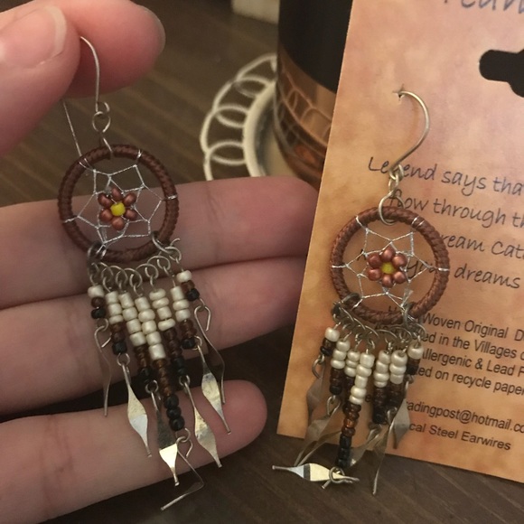 HP ⭐️ Catch your Dreams w/ Dream Catcher Earrings - Picture 3 of 3